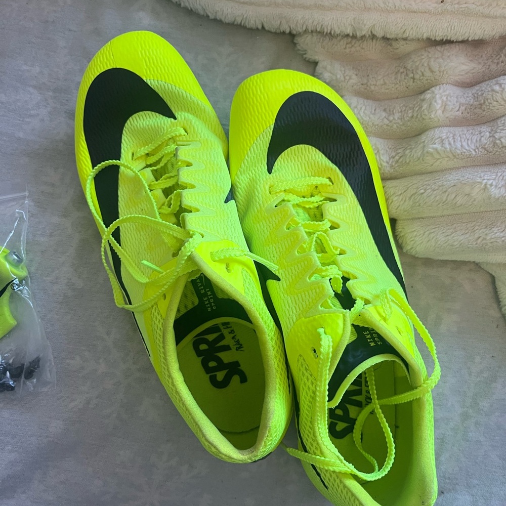 NIKE zoom sprint track shoes